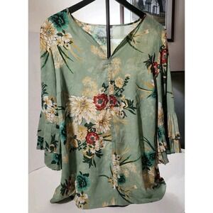 Violet & Claire Top Size 2X Green Floral Accordion Pleated Sleeves Cottage Tunic